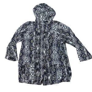 Woman’s Signature Studio lightweight snake/reptile jacket size 2X